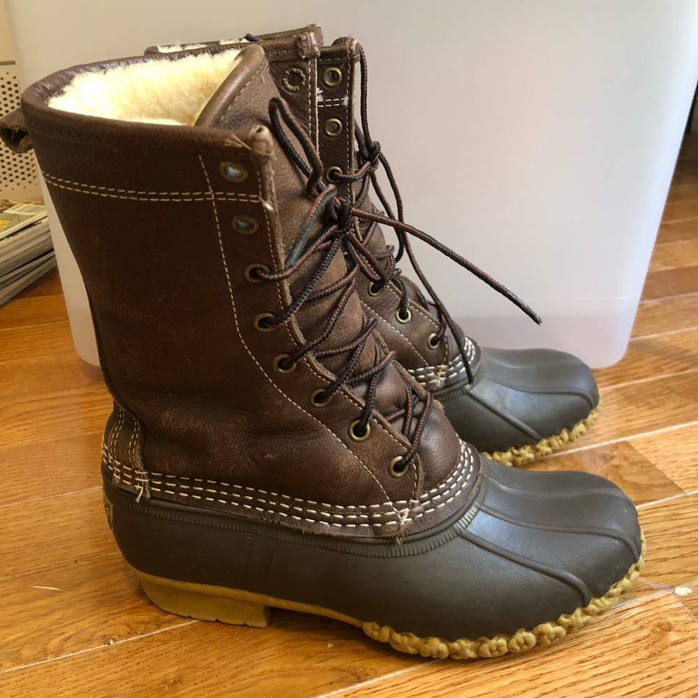Bean boots in great condition! 10 inches tall, dark brown, women’s size 6.